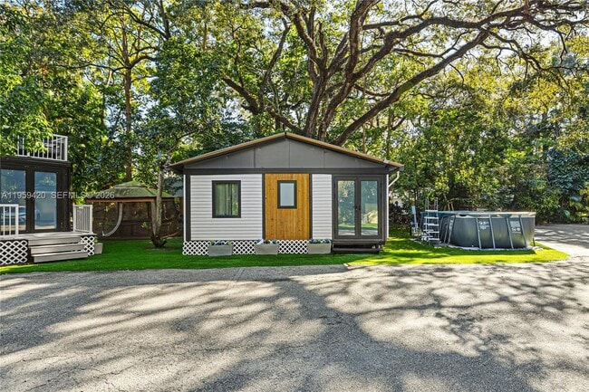 property at 5511 Woodland Ln