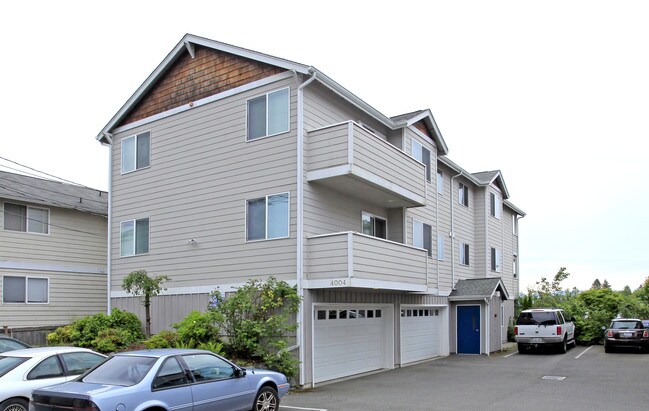 4004 Rucker Ave in Everett, WA - Building Photo - Building Photo