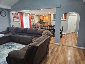 4 Parente Ln N, Unit 2 in Island Park, NY - Building Photo