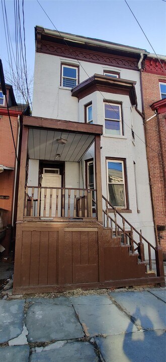 134 Chambers St in Newburgh, NY - Building Photo