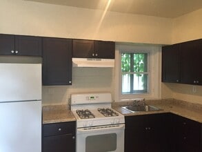 815 E Locust St in Milwaukee, WI - Building Photo - Building Photo