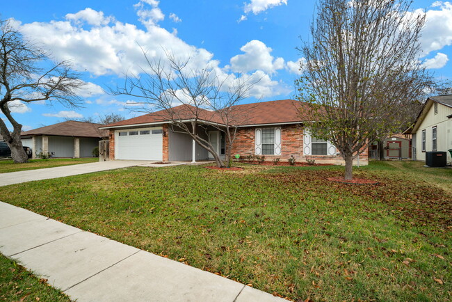 13510 Larkbrook St in San Antonio, TX - Building Photo - Building Photo