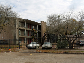 Coolwood Oaks in Houston, TX - Building Photo - Building Photo