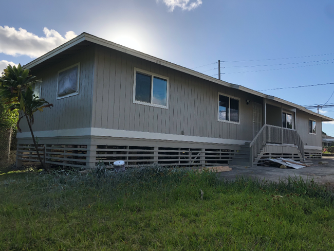 1951 California Ave in Wahiawa, HI - Building Photo - Building Photo