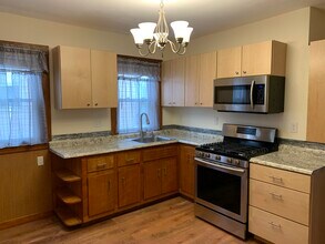 15 Chauncey St, Unit 2 in Watertown, MA - Building Photo - Building Photo