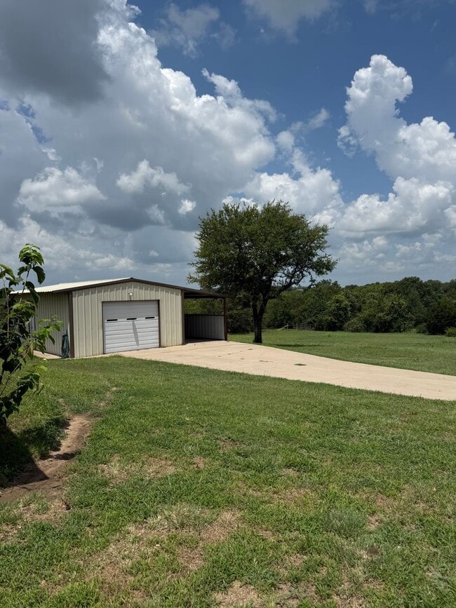 210 Davis St in Weatherford, TX - Building Photo - Building Photo