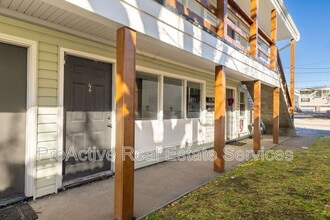 2065 E Ocean View Ave in Norfolk, VA - Building Photo - Building Photo