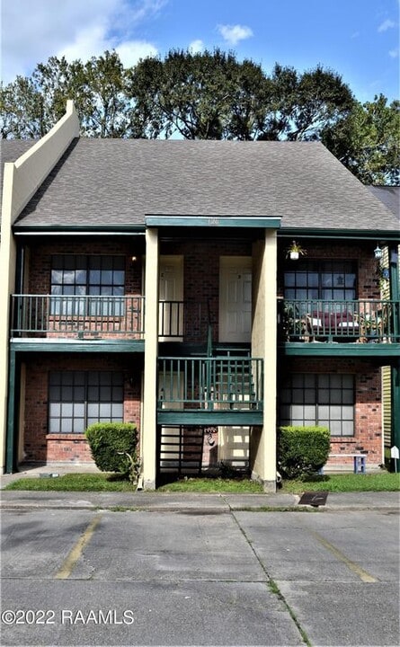 126 N Meyers Dr in Lafayette, LA - Foto de edificio