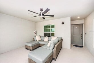 17470 Opal Sand Dr in Venice, FL - Foto de edificio - Building Photo