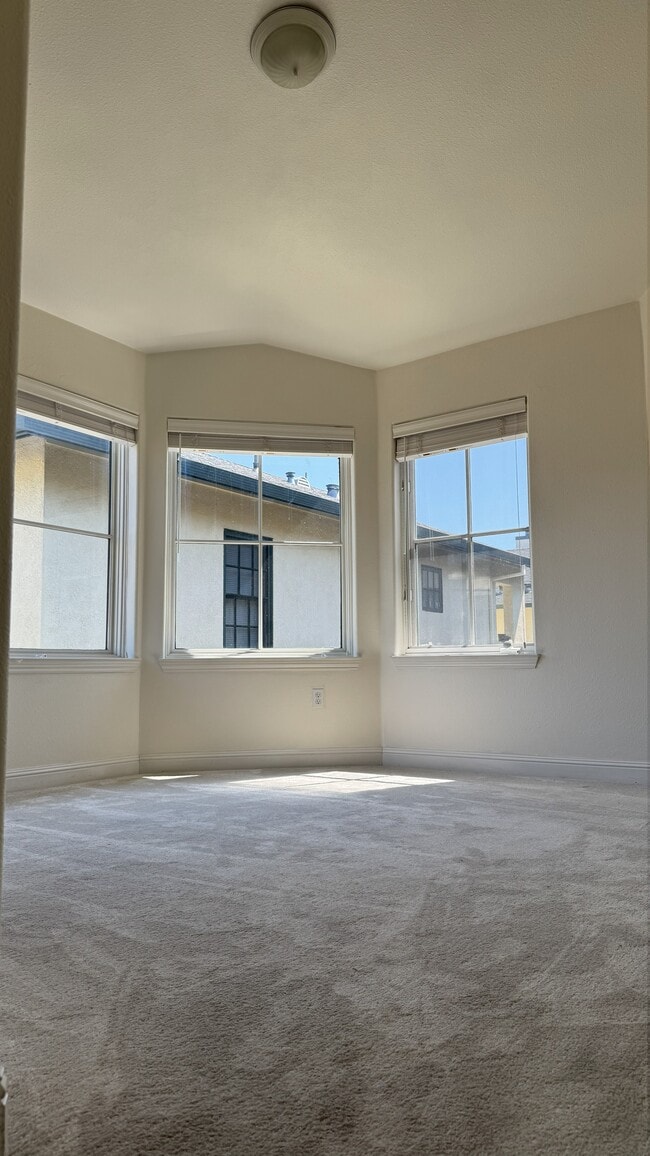 435 Sheridan Ave, Unit 302 in Palo Alto, CA - Building Photo - Building Photo