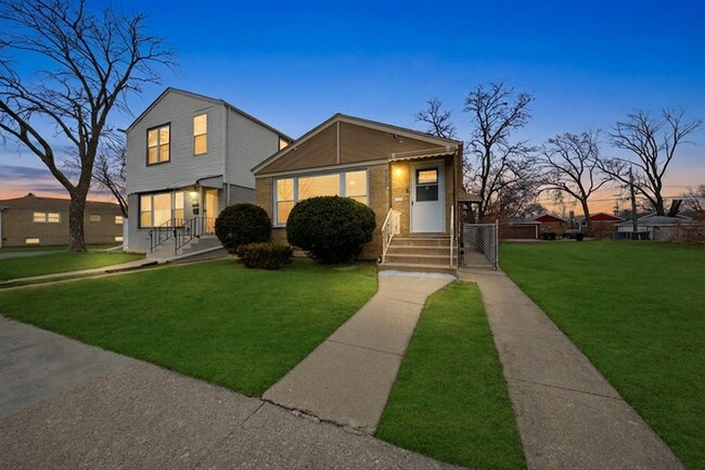 4605 S Laramie Ave in Chicago, IL - Foto de edificio - Building Photo