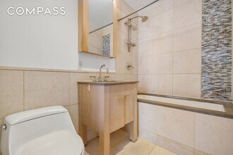 350 W 42nd St, Unit 8H in New York, NY - Building Photo - Building Photo