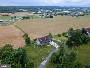 42 Pine Grove Ln in Elverson, PA - Building Photo - Building Photo
