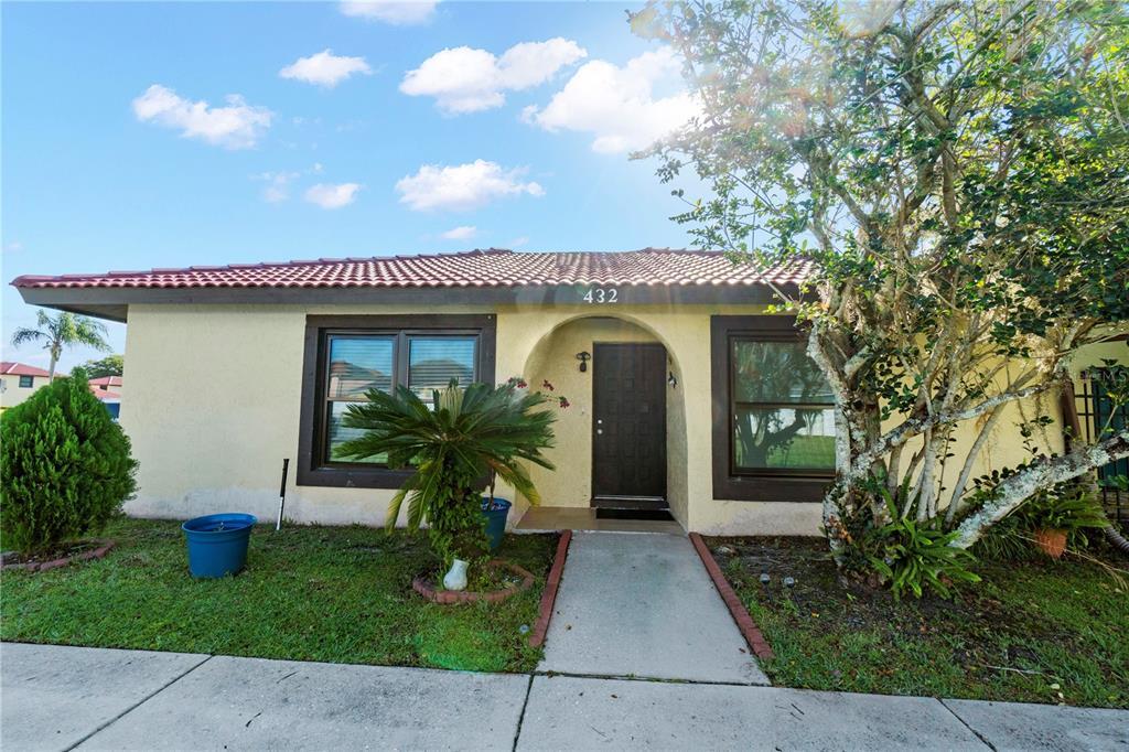 432 Hunter Cir in Kissimmee, FL - Building Photo