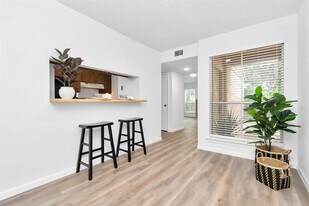 700 Thicket Ln in Houston, TX - Building Photo