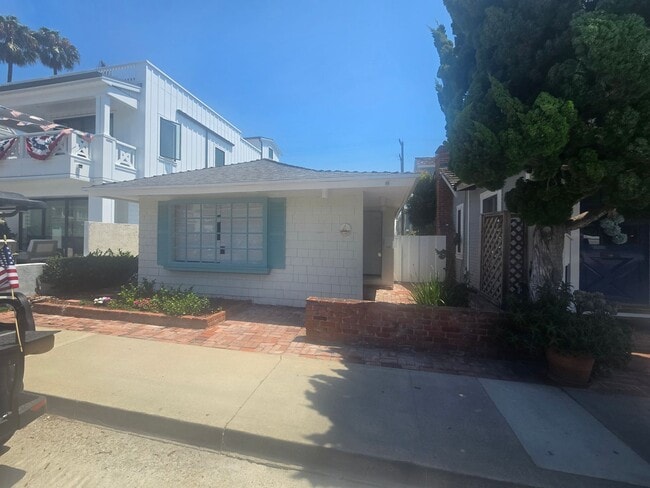 property at 122-122 1/2 Apolena Ave