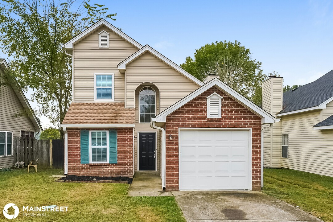 2018 Valley Dr in Goodlettsville, TN - Building Photo