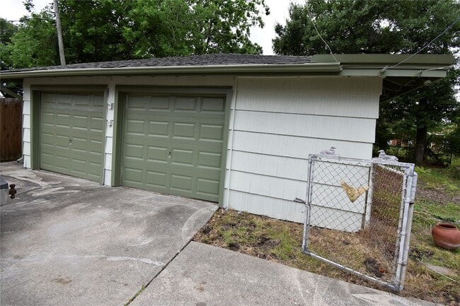 1706 Oaks Dr in Pasadena, TX - Building Photo - Building Photo