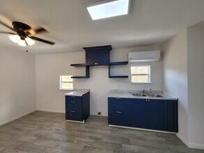 17227 Porter Ln in Porter, TX - Foto de edificio - Building Photo