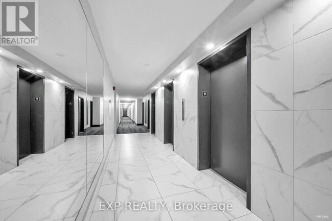 45-945 Sunrise Ave in Toronto, ON - Building Photo - Building Photo