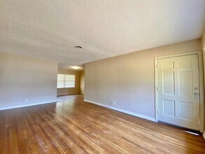 4904 Tamarisk St in Bellaire, TX - Building Photo - Building Photo