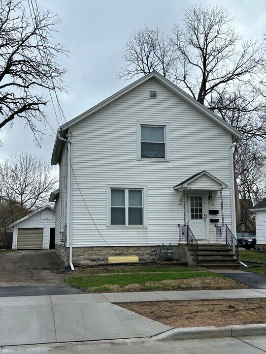 826 Cherry St, Unit 1 in Oshkosh, WI - Building Photo