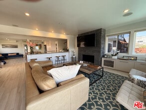 200 Larsson St in Manhattan Beach, CA - Building Photo - Building Photo