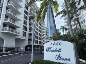 1440 Brickell Bay Dr in Miami, FL - Building Photo - Building Photo