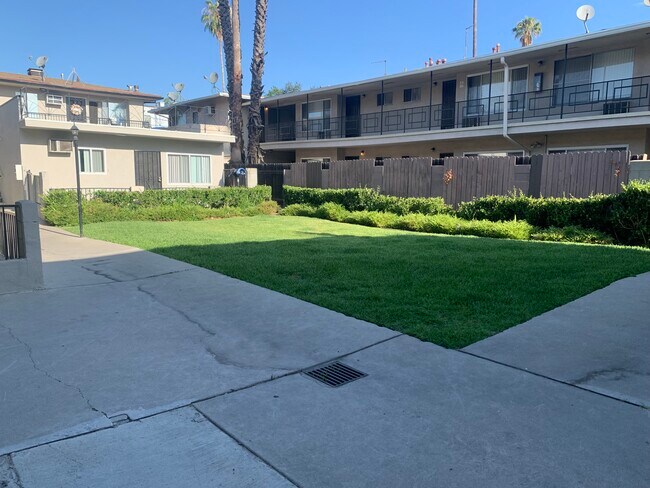 409 N Los Robles Ave in Pasadena, CA - Building Photo - Building Photo