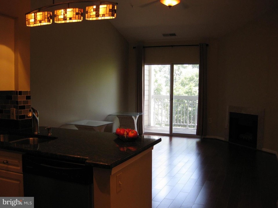 12919 Alton Square-Unit -404 in Herndon, VA - Building Photo