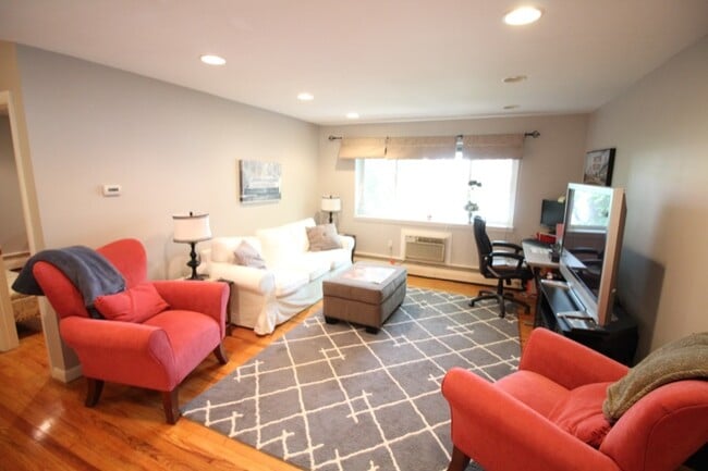 245 Kelton St, Unit 32