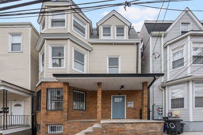 property at 18 Taylor St
