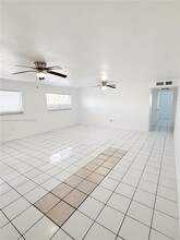 1660 NE 150th St in Miami, FL - Building Photo - Building Photo