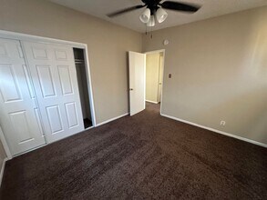 453 Oasis Dr in Ridgecrest, CA - Foto de edificio - Building Photo