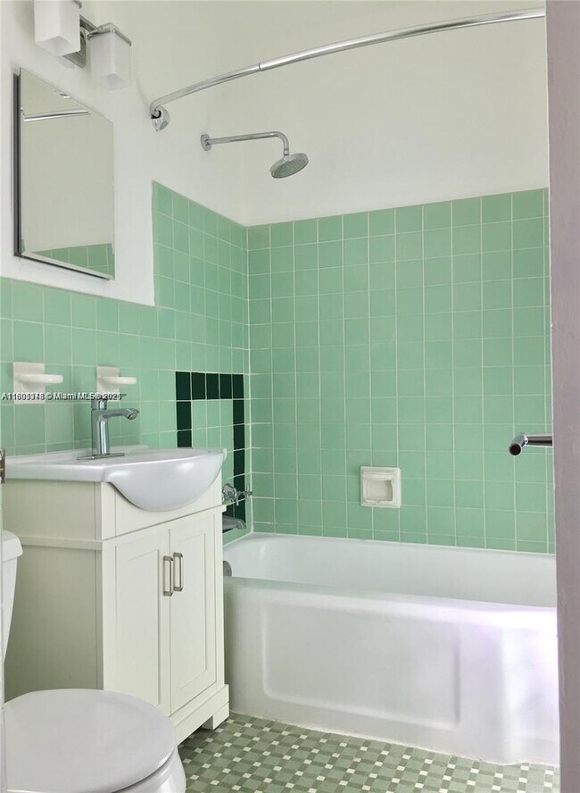 545 74th St in Miami Beach, FL - Building Photo - Building Photo