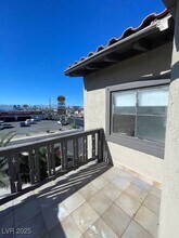 2818 Calle Del Oro in Las Vegas, NV - Building Photo - Building Photo
