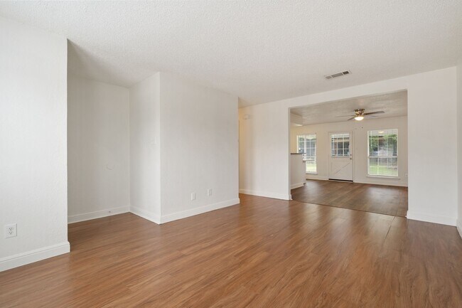 3021 Dupree St in Irving, TX - Building Photo - Building Photo