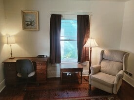 412 W Saginaw St in Lansing, MI - Building Photo