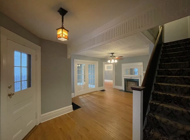 615 W Gray St, Unit A in Elmira, NY - Foto de edificio - Building Photo