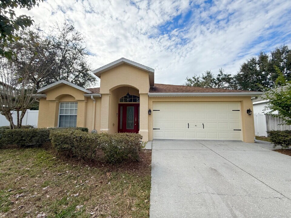 7801 Brisbane Ct in New Port Richey, FL - Building Photo