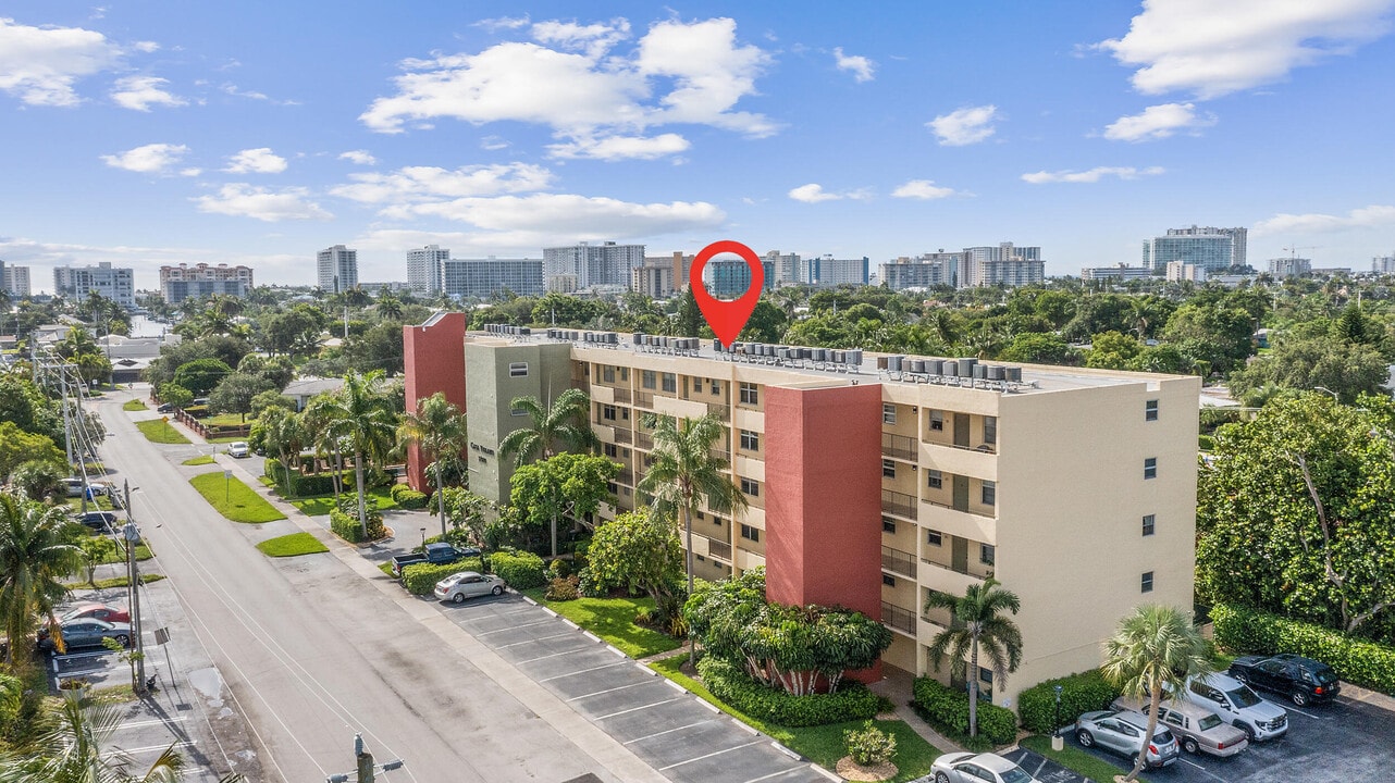 2400 NE 10th St in Pompano Beach, FL - Building Photo