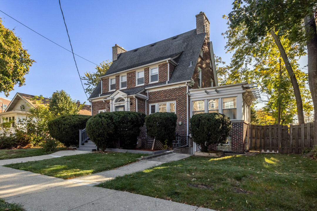 821 Center St in Des Plaines, IL - Building Photo