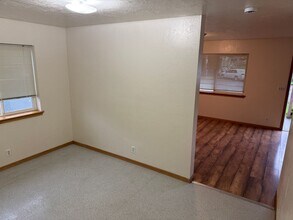 1047 W 3rd Ave in Eugene, OR - Building Photo - Building Photo