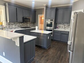 2745 Lenox Rd NE in Atlanta, GA - Building Photo - Building Photo