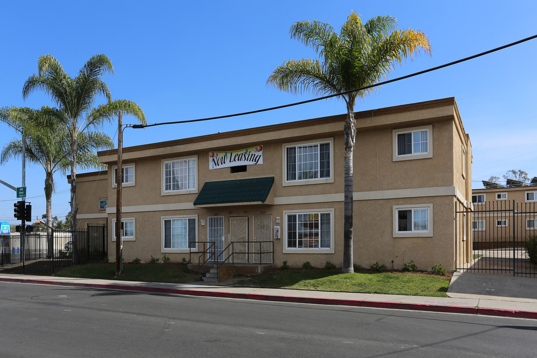 Park Crest Apartments in San Diego, CA - Building Photo