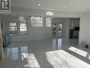 2070 Richmond St in London, ON - Building Photo - Building Photo