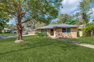 121 S Cavender St in Dallas, TX - Building Photo