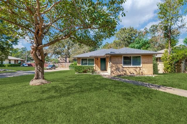 property at 121 S Cavender St