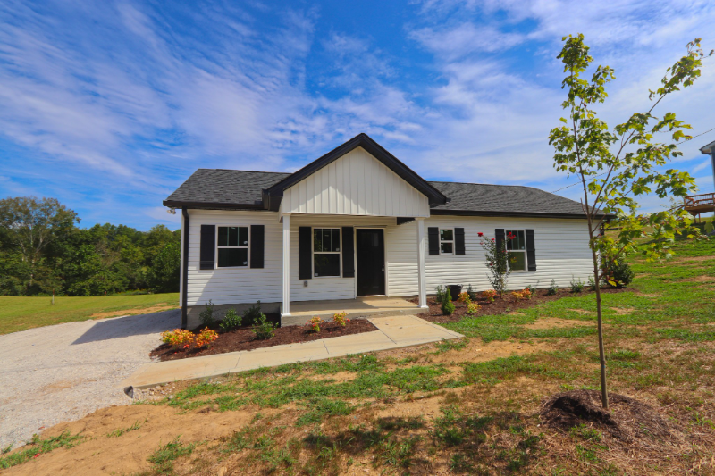 290 Still Point Rd in Smithville, TN - Building Photo