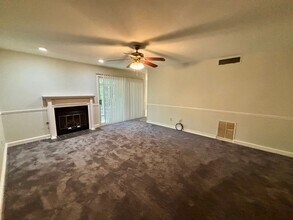 57 Doranne Ct in Smyrna, GA - Foto de edificio - Building Photo